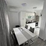 Petra Apartman Vir