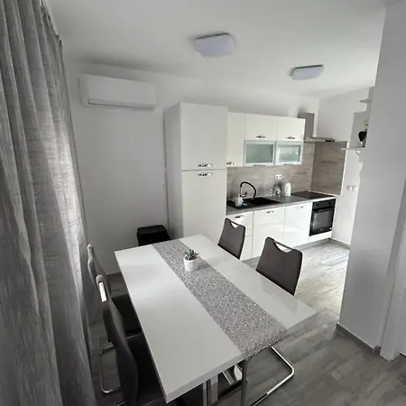 Petra Appartement Vir